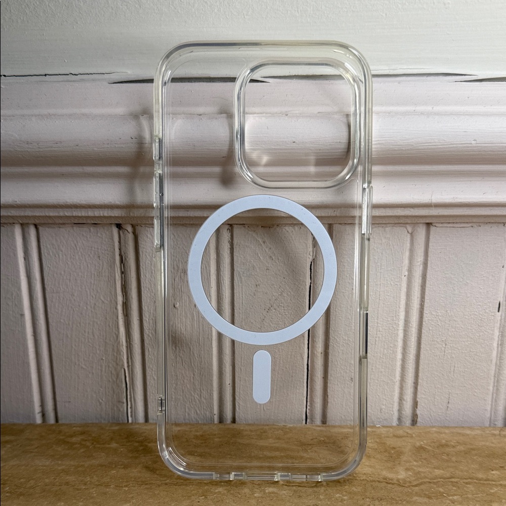 Transparent Phone Case with MagSafe for Enhanced Connectivity